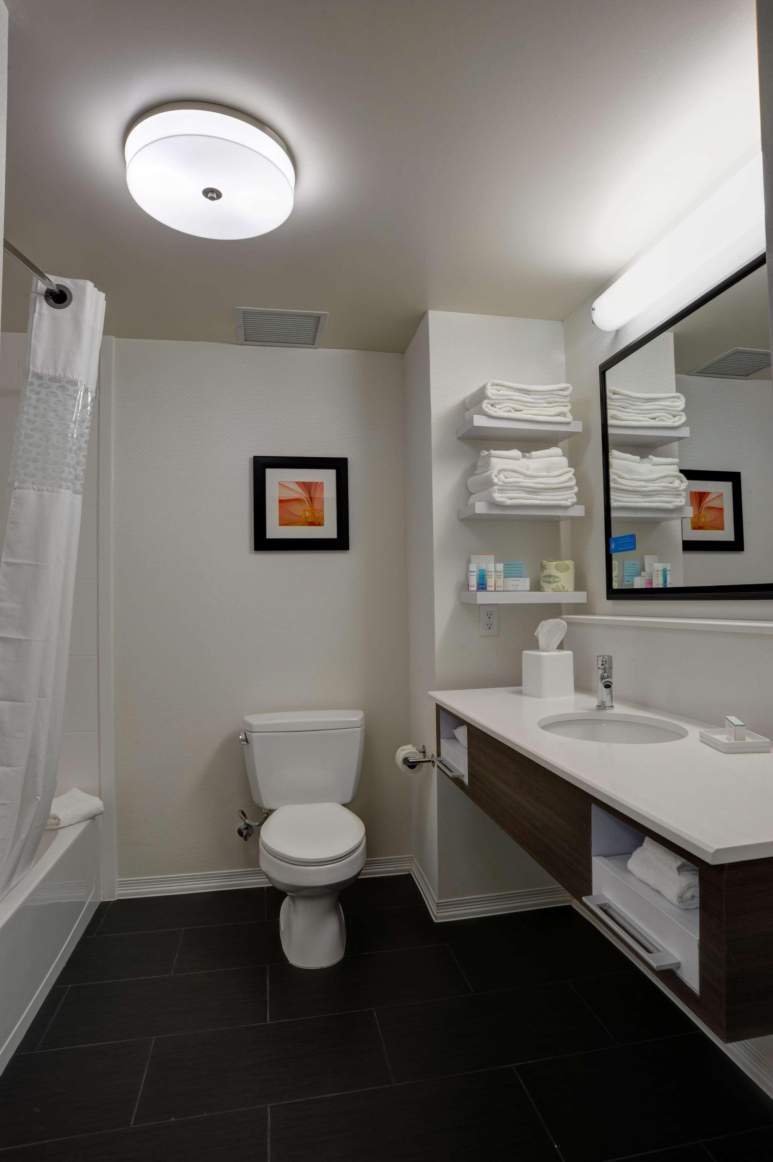 Hampton Inn & Suites Ardmore Bagian luar foto