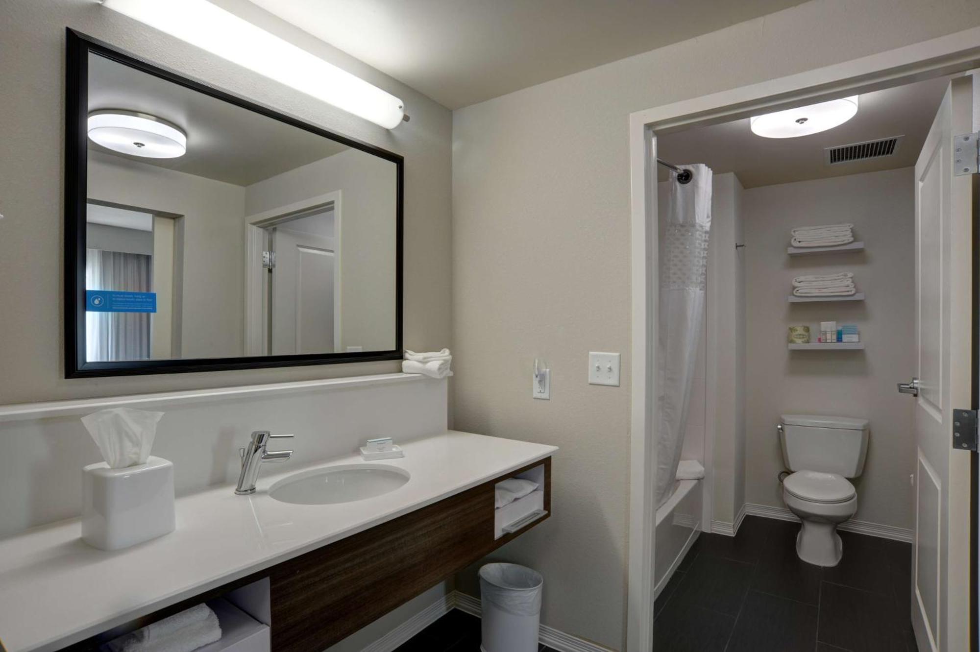 Hampton Inn & Suites Ardmore Bagian luar foto
