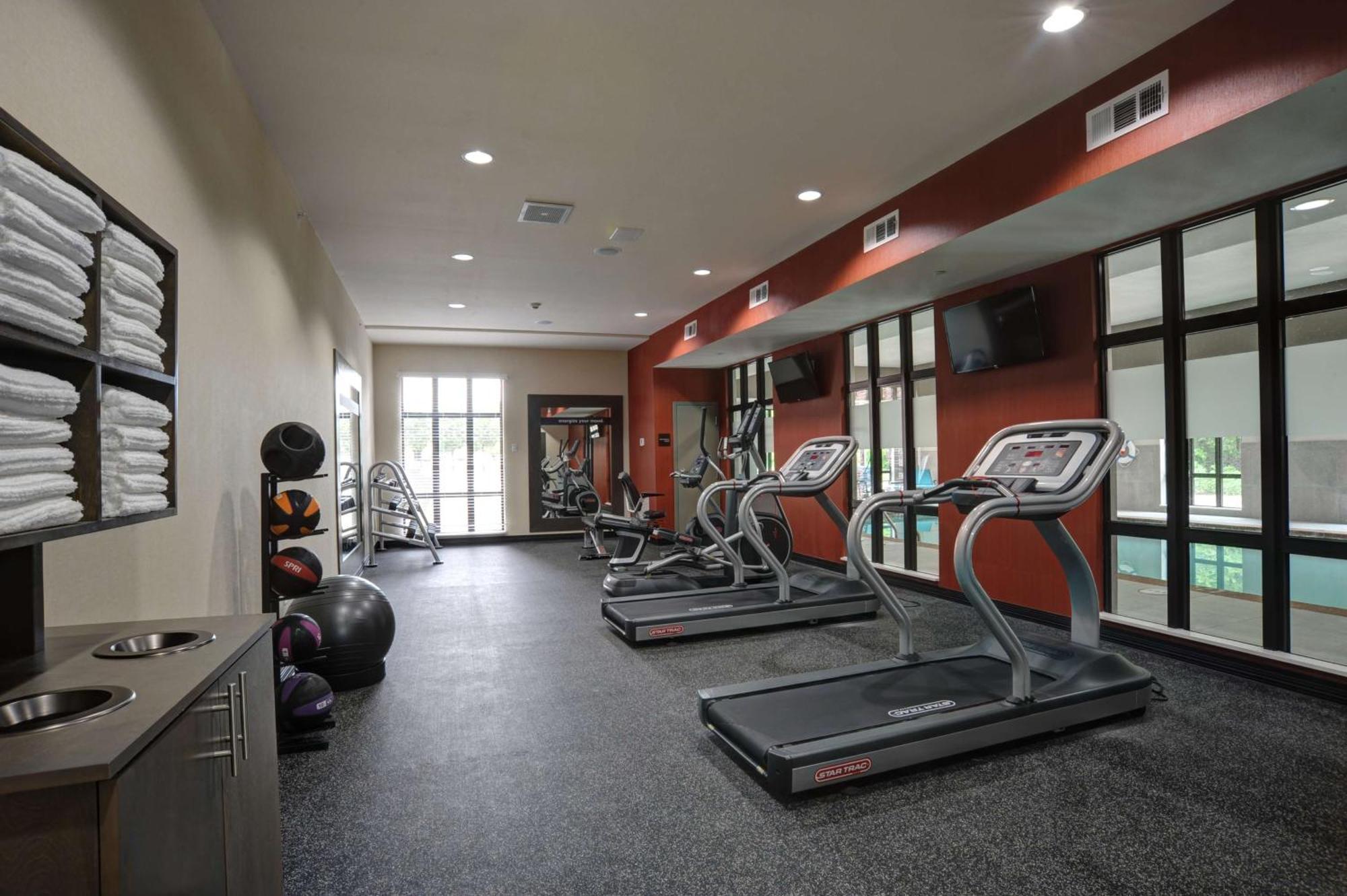 Hampton Inn & Suites Ardmore Bagian luar foto